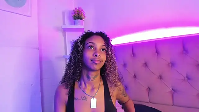 Snapshot of Triipsy chatting on 03-06-25, 10:36 Triipsy online show from 03-06-25, 10:36