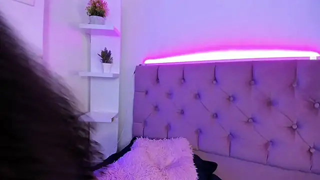 Snapshot of Triipsy chatting on 03-18-25, 01:21 Triipsy online show from 03-18-25, 01:21