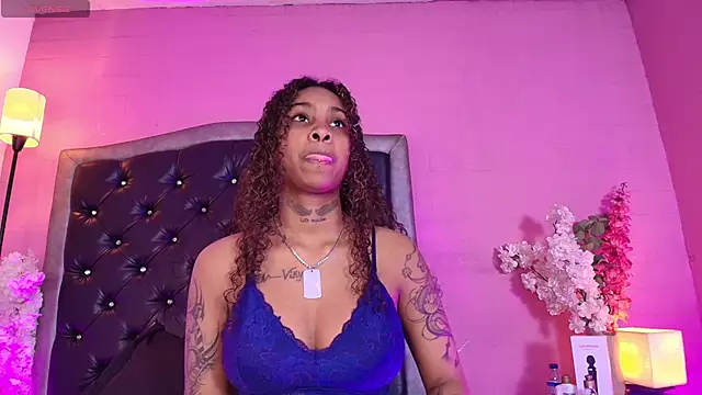 Snapshot of Triipsy chatting on 09-18-25, 07:38 Triipsy online show from 09-18-25, 07:38