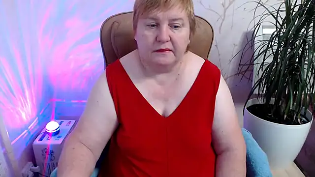 Snapshot of Limonka-Fire chatting on 12-08-24, 09:02 Limonka-Fire online show from 12-08-24, 09:02
