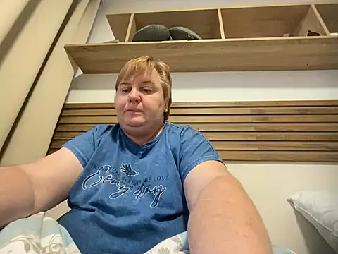 Snapshot of Limonka-Fire chatting on 02-07-25, 03:30 Limonka-Fire online show from 02-07-25, 03:30
