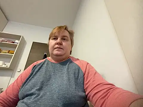 Snapshot of Limonka-Fire chatting on 02-12-25, 06:19 Limonka-Fire online show from 02-12-25, 06:19