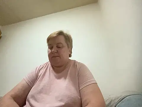 Snapshot of Limonka-Fire chatting on 02-18-25, 06:37 Limonka-Fire online show from 02-18-25, 06:37