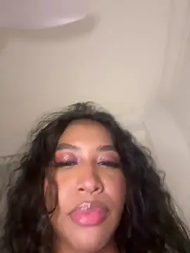 Snapshot of IamCrystal2 chatting on 03-01-26, 10:45 IamCrystal2 online show from 03-01-26, 10:45