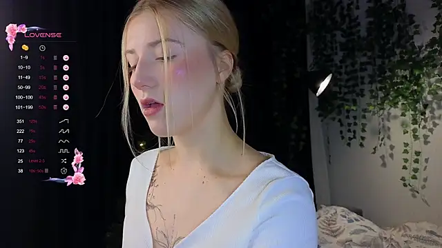 Snapshot of ArianaMur chatting on 12-24-24, 12:22 ArianaMur online show from 12-24-24, 12:22