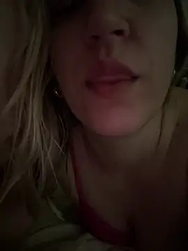 Snapshot of Bia_sexynovaes chatting on 01-28-25, 04:50 Bia sexynovaes online show from 01-28-25, 04:50