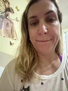 Snapshot of Bia_sexynovaes chatting on 06-12-26, 11:03 Bia sexynovaes online show from 06-12-26, 11:03