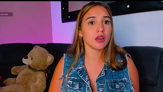 Snapshot of sophijenner chatting on 12-03-24, 07:10 sophijenner online show from 12-03-24, 07:10