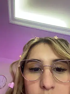 Snapshot of sophijenner chatting on 03-17-25, 02:12 sophijenner online show from 03-17-25, 02:12