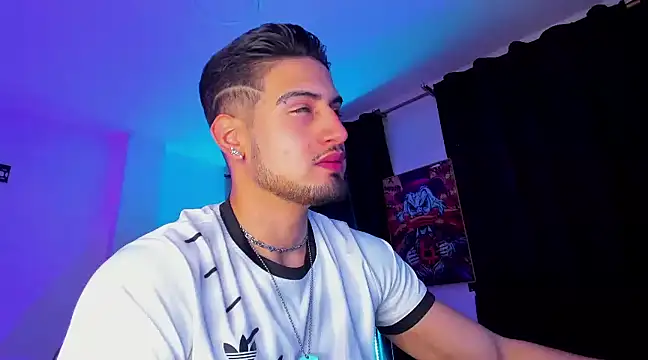 Giomar Reyes online show from 01-07-25, 03:14