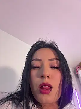 Snapshot of missycanoo chatting on 06-01-26, 02:35 missycanoo online show from 06-01-26, 02:35
