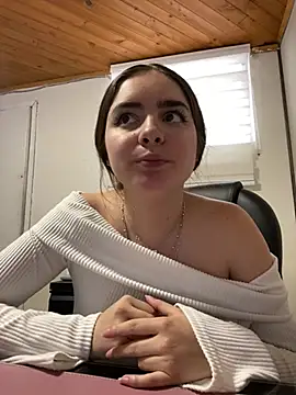 Snapshot of imlindapink chatting on 03-04-25, 07:11 imlindapink online show from 03-04-25, 07:11