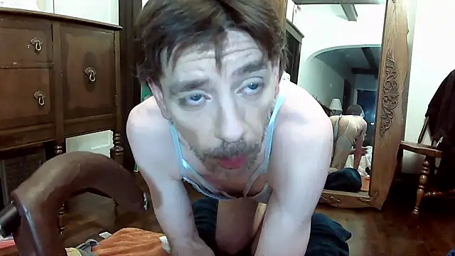 Snapshot of MaxJr8008 chatting on 09-16-25, 06:47 MaxJr8008 online show from 09-16-25, 06:47