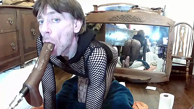 Snapshot of MaxJr8008 chatting on 11-03-25, 08:48 MaxJr8008 online show from 11-03-25, 08:48