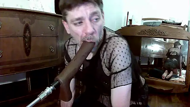 Snapshot of MaxJr8008 chatting on 05-12-26, 07:38 MaxJr8008 online show from 05-12-26, 07:38