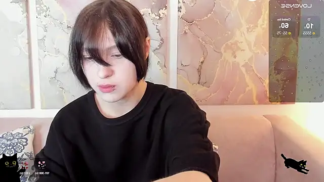 Snapshot of fiamoory chatting on 05-19-26, 01:11 fiamoory online show from 05-19-26, 01:11