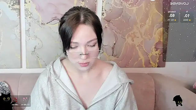 Snapshot of fiamoory chatting on 05-20-26, 01:23 fiamoory online show from 05-20-26, 01:23