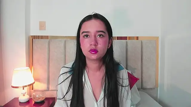 Snapshot of LaraGoldd chatting on 09-30-25, 10:59 LaraGoldd online show from 09-30-25, 10:59