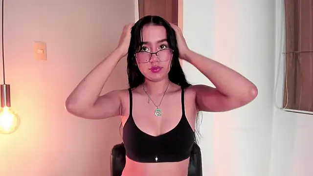 Snapshot of LaraGoldd chatting on 11-08-25, 11:47 LaraGoldd online show from 11-08-25, 11:47