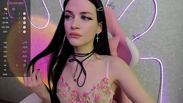 Snapshot of Molly_Crystall chatting on 07-13-26, 02:36 Molly Crystall online show from 07-13-26, 02:36