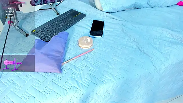 JulietaKane online show from 10-25-25, 05:04