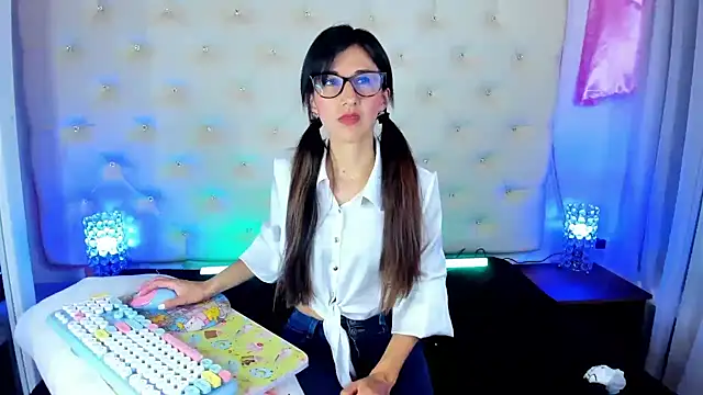  jade white  online show from 02-12-25, 12:33