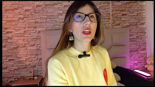 Snapshot of _jade_white_ chatting on 04-27-26, 05:00 jade white online show from 04-27-26, 05:00