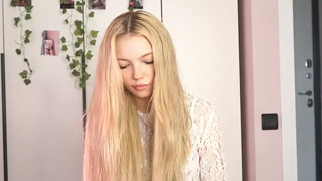 norakisses online show from 05-13-26, 07:28