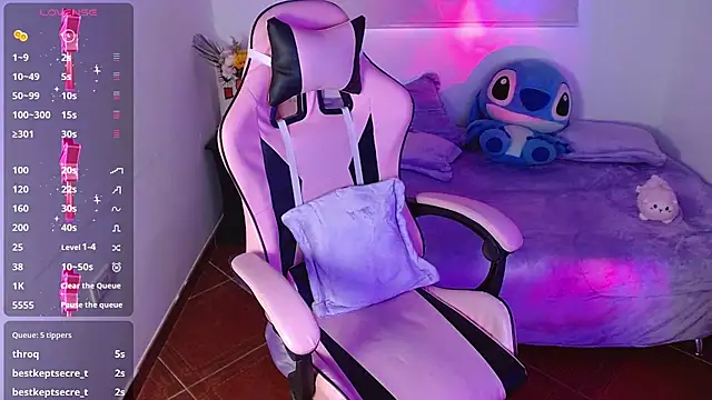 Snapshot of evie_cloud chatting on 12-18-24, 09:51 evie cloud online show from 12-18-24, 09:51