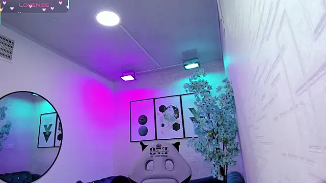 Tiara rr online show from 04-18-26, 03:43