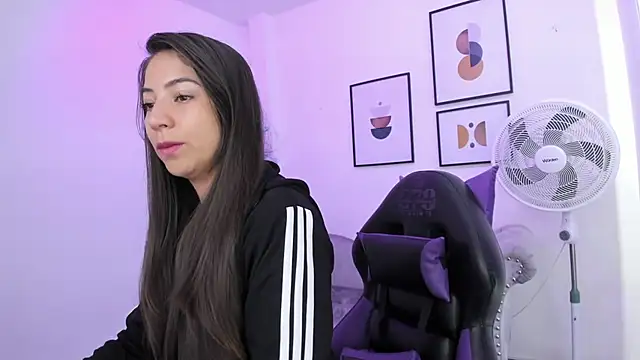 Ema louis  online show from 01-09-25, 12:30