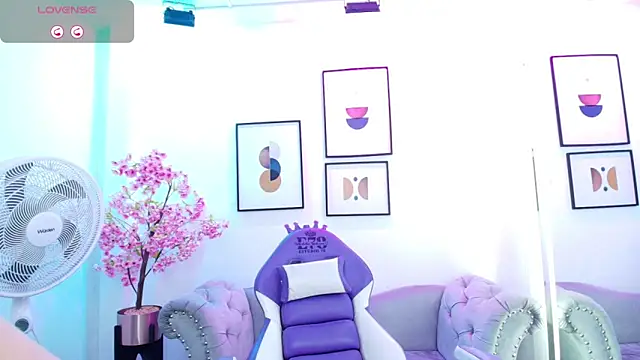 Snapshot of Ema_louis_ chatting on 05-04-26, 07:54 Ema louis online show from 05-04-26, 07:54