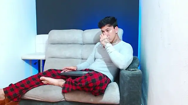 JUSTIN FULLER1 online show from 04-12-26, 12:37