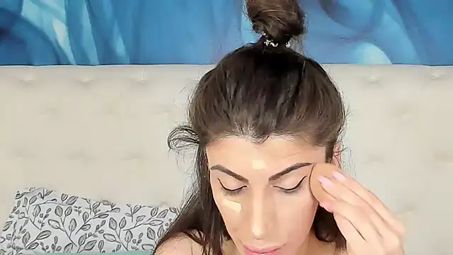 SkinnyDolly online show from 10-27-25, 03:10