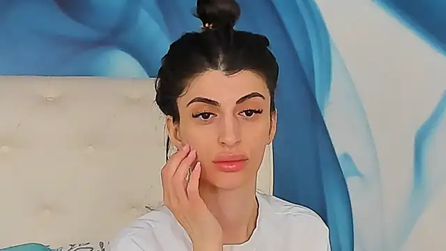 SkinnyDolly online show from 04-06-26, 02:31