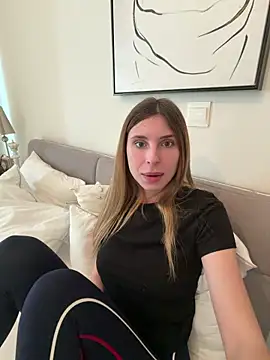 emma05 online show from 03-19-26, 07:23