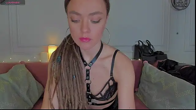 Snapshot of KellyFouler chatting on 02-10-25, 01:44 KellyFouler online show from 02-10-25, 01:44