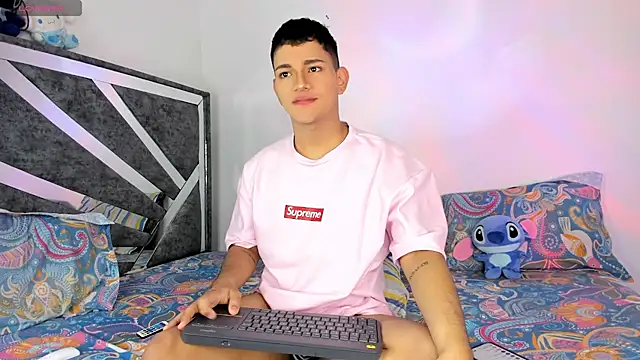 Snapshot of ander_deimond_ chatting on 02-14-25, 02:33 ander deimond online show from 02-14-25, 02:33