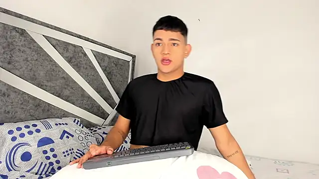 Snapshot of ander_deimond_ chatting on 02-25-25, 04:21 ander deimond online show from 02-25-25, 04:21