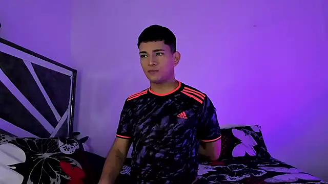 Snapshot of ander_deimond_ chatting on 03-19-25, 02:13 ander deimond online show from 03-19-25, 02:13