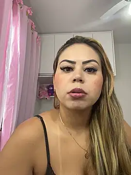 Snapshot of lariic chatting on 01-07-25, 01:14 lariic online show from 01-07-25, 01:14