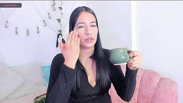 Snapshot of Sara_Kurt chatting on 01-03-25, 01:03 Sara Kurt online show from 01-03-25, 01:03