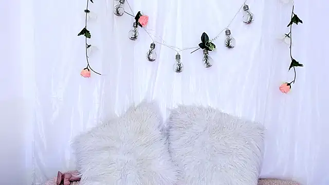 Snapshot of Sara_Kurt chatting on 02-21-25, 03:43 Sara Kurt online show from 02-21-25, 03:43