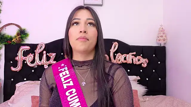 Snapshot of Sara_Kurt chatting on 12-04-25, 03:21 Sara Kurt online show from 12-04-25, 03:21