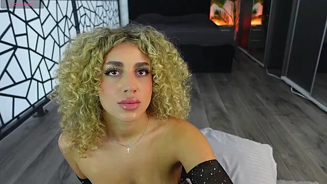 Snapshot of CurlyAnt0 chatting on 06-11-26, 11:08 CurlyAnt0 online show from 06-11-26, 11:08