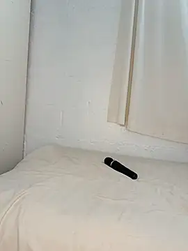 Snapshot of contagiousqueen chatting on 04-12-26, 01:05 contagiousqueen online show from 04-12-26, 01:05