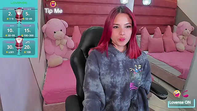 Snapshot of anna__duff chatting on 12-24-24, 04:00 anna duff online show from 12-24-24, 04:00