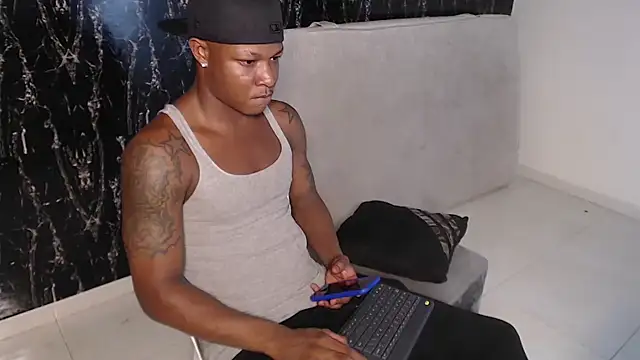 Snapshot of Alid_17 chatting on 02-25-26, 06:23 Alid 17 online show from 02-25-26, 06:23
