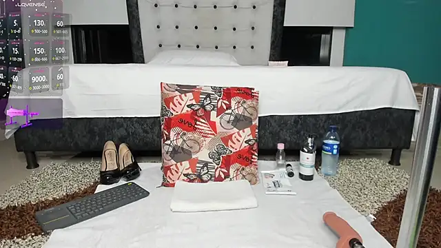 kinky polar online show from 12-04-25, 02:43