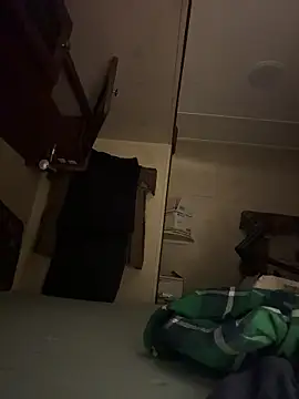 Snapshot of devinshd chatting on 10-24-25, 05:48 devinshd online show from 10-24-25, 05:48